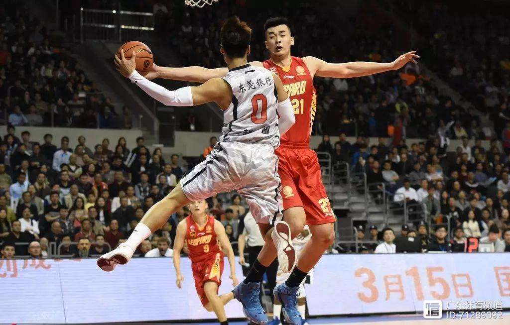 爱游戏AYX包含电竞赛场再起风云:吴越青龙队小胜燕赵火狐队,脚步移动更到位关键战拿下信心的词条