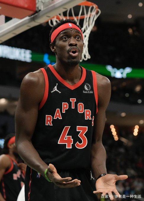 AYX爱游戏 西亚卡姆重返赛场,表现优异首场状态出色,掘金观众沸腾!赛场气氛高涨