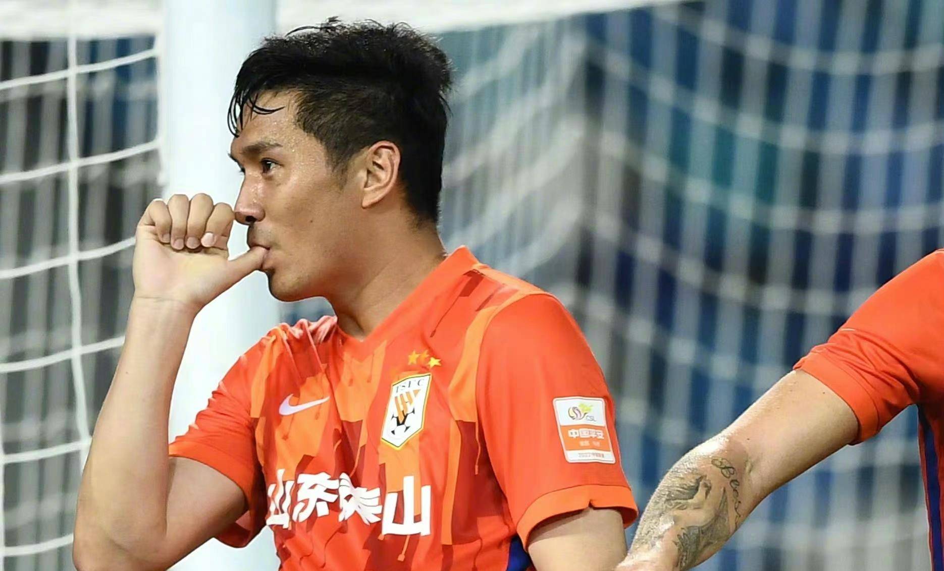 赛前山东泰山备战足总杯，回应争议细节曝光，球迷炸锅，身体对抗强度拉满的简单介绍