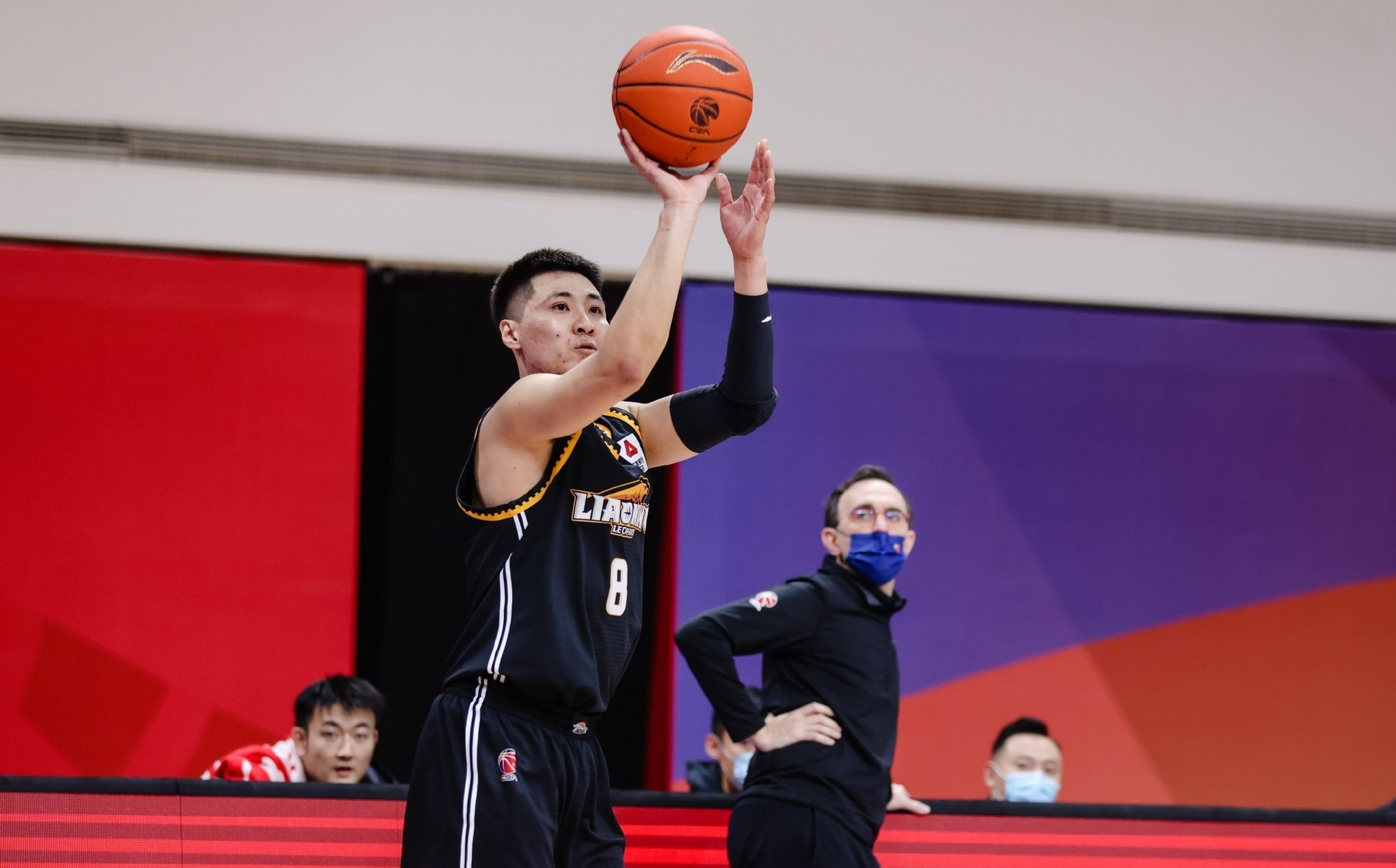 冲刺阶段夏洛特黄蜂调整名单以备CBA常规赛,远射贴柱环节打磨,气氛紧张,球探报告显示潜力的简单介绍 冲刺阶段夏洛特黄蜂调整名单以备CBA常规赛,远射贴柱环节打磨,气氛紧张,球探报告显示潜力的简单介绍